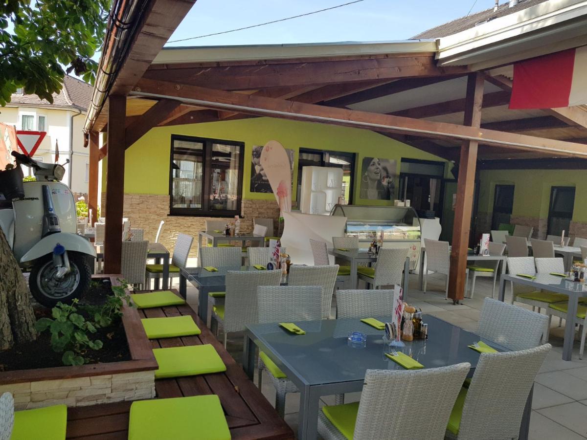 גיינברג Zum Kleinen Italiener - Ristorante Pizzeria Pension מראה חיצוני תמונה